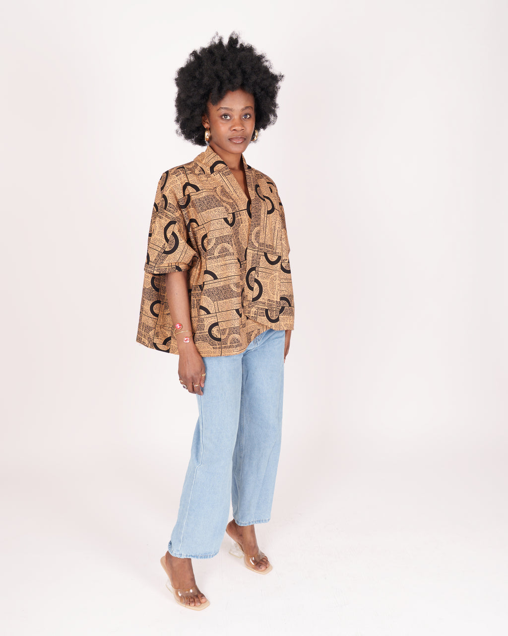 Lightweight cotton t-shirt with wide short sleeves, shirt collar, and nature-inspired abstract pattern.